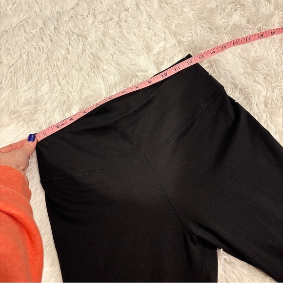 Nike One Women’s Mid-Rise Crops Capri Black Size Small - Picture 9 of 12